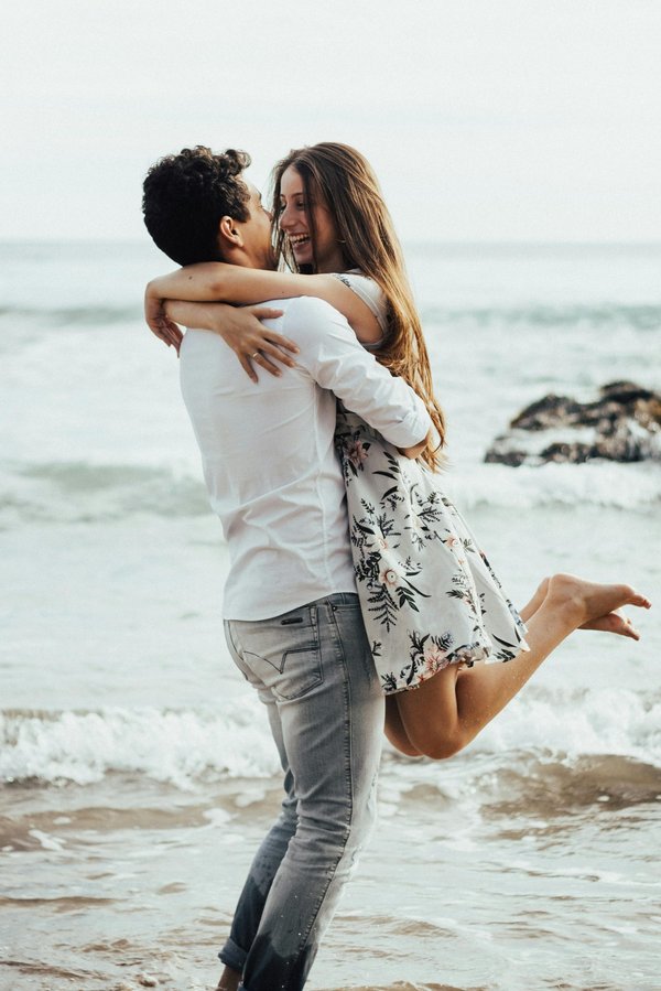 Découvrez l'harmonie amoureuse : une analyse de vos compatibilités étoilées